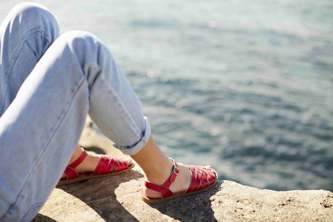 How to Wear Flat Sandals with Jeans
